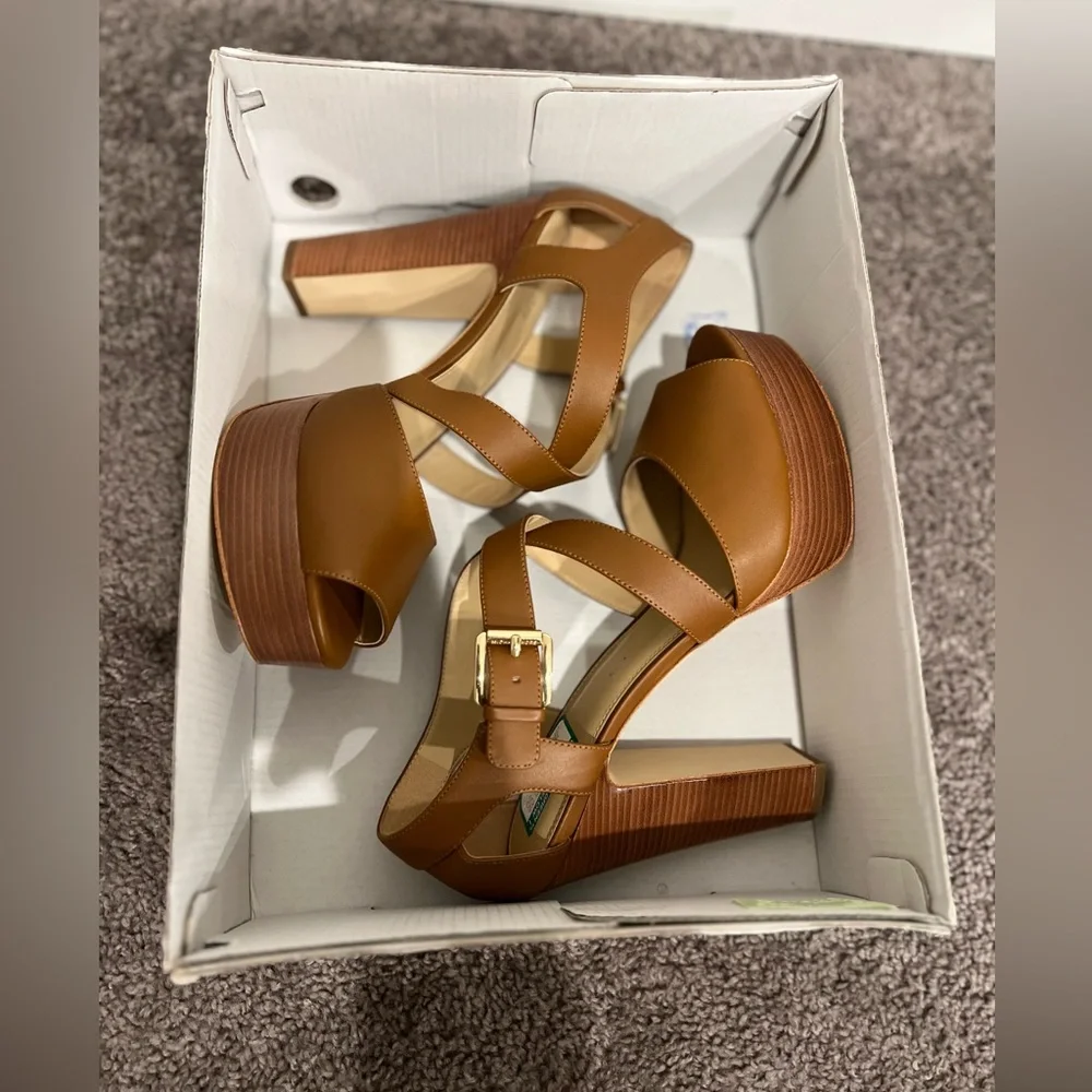 Michael Kors **NEVER WORN** comes with box! - Picture 2 of 5